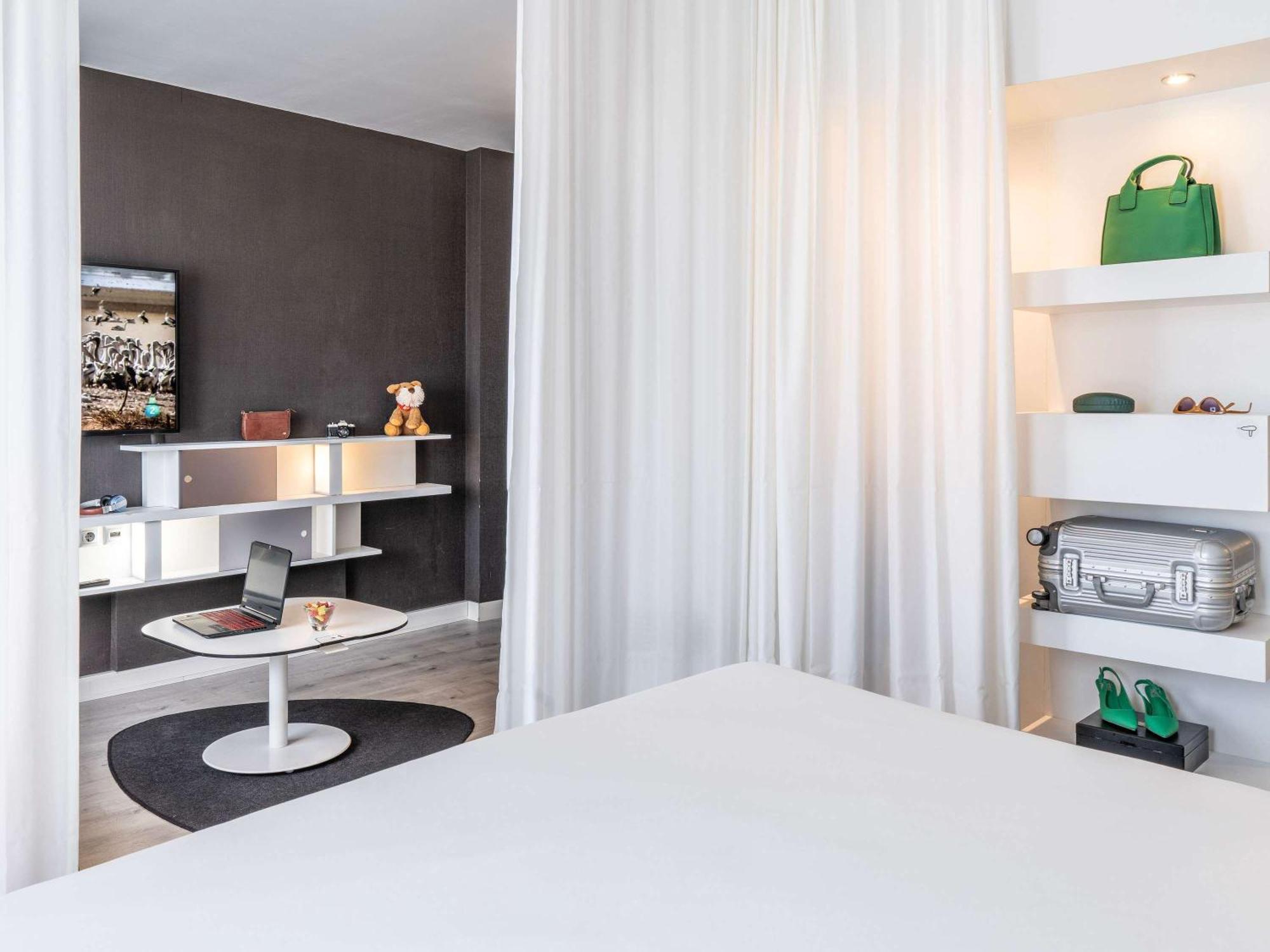 Novotel Suites Malaga Centro Esterno foto